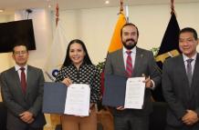 Diana Atamaint, presidenta del CNE, firmó un acuerdo con Patricio Maldonado, titular de la AME.