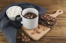 hot-chocolate-wit-nuts-marshmallow