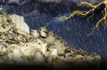 Pared colapsada lluvia
