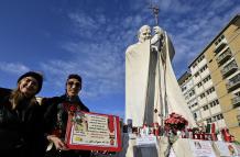 Pope Francis remains (14241523)