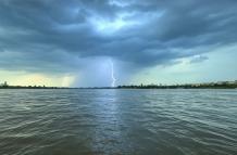 Imagen de inteligencia artificial de tormenta eléctrica en Guayaquil