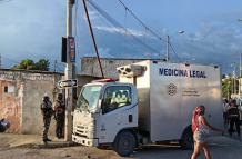 El carro de Medicina Legal hizo su arribo al sitio del suceso.