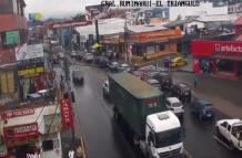 Mientras se atendía a la persona herida, el tránsito se congestionó en la autopista Rumiñahui, a la altura del sector El Triángulo.
