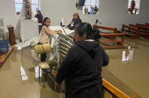 Imagen de las viviendas afectadas en el barrio Las Pitas, donde el aluvión causó inundaciones y daños estructurales.