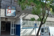 Escuela Media N°4 en Buenos Aires, Argentina, donde se planeaba un ataque armado, generando preocupación en la comunidad educativa.