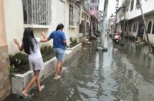 FUERTES LLUVIAS inundaciones peatonas clima Guayaquil 2 abr 25 MC
