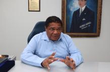 Jorge Guzmán, presidente de Emelec, celebra la oficialización de su directiva por parte del Ministerio del Deporte, dando inicio a su gestión 2025-2029.