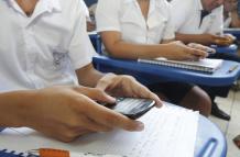 estudiantes y los celulares