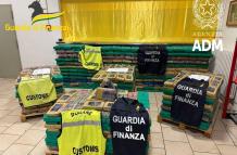 Las autoridades italianas ha confiscado 2.000 kilos de cocaína encontrada en un contenedor en el puerto de Livorno (noroeste) procedente de Ecuador