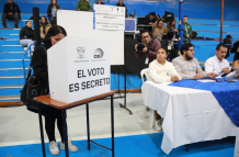 Los ecuatorianos se preparan para una jornada electoral crucial este 13 de abril, donde se elegirá al próximo presidente.