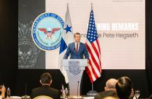 El secretario de Defensa de Estados Unidos, Peter Hegset, habla durante la Conferencia de Seguridad Centroamericana (Centsec) este miércoles 9 de abril de 2025, en Ciudad de Panamá (Panamá).
