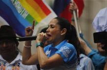 La candidata a la Presidencia de Ecuador Luisa González pronuncia un discurso este jueves, en el cierre de su campaña en Guayaquil (Ecuador).