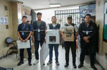 Ciudadanos ecuatorianos se preparan para elegir entre Daniel Noboa y Luisa González en la segunda vuelta presidencial de este 13 de abril.