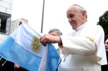 El Papa, líder espiritual de más de mil millones de católicos, deja un legado marcado por la humildad, el diálogo interreligioso y la justicia social.