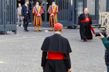 Reunión de cardenales en el Vaticano