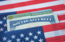La renovación de la Green Card es clave para mantener el estatus legal en EE.UU.; el trámite se realiza ante USCIS y puede tardar hasta un año.