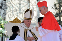 Foto archivo. El papa Francisco eleva a cardenal al prefecto estadounidense del Dicasterio para los Obispos, Robert Francis Prevost.
