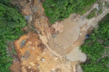 Ecuador+minería+concesiones suspendidas