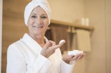 Consejos para ducharse después de los 65: Evita sequedad y protege tu piel