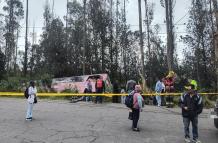 El bus se chocó contra un poste de la avenida Simón Bolívar y se volcó a un costado de la vía, a la altura de la curva de Santa Rosa.