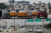 pasos a desnivel congestión vehicular Guayaquil movilidad 17 jun 25 FR