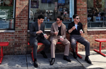 Jonas Brothers, grupo estadounidense de música pop rock​​​ originario de Wyckoff, Nueva Jersey