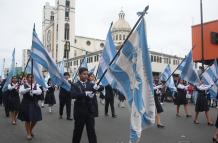 desfile estudiantil banderas Guayaquil 12 julio 2025 JF