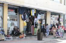 Recorrido para evidenciar ventas informales y desempleo en el parque y alrededores de Tumbaco.