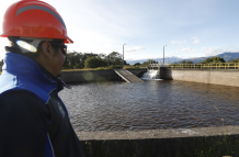 Abren las compuertas de la planta de tratamiento del Troje en el sur de Quito.
