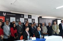 Representantes del sector cooperativa rechazan la propuesta de convertirse en bancos.