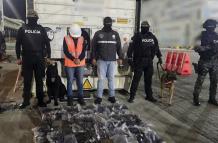 Policía Nacional incauta droga en un contenedor de fruta