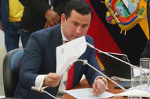 En octubre del 2023, Ferdinan Álvarez oficializó su salida de la Revolución Ciudadana y pasó a formar parte de ADN.