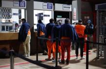 Según datos oficiales, al menos 210 personas fueron trasladadas desde centros penitenciarios de Ecuador hasta el límite fronterizo