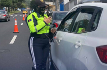 Foto representantiva del trabajo de los agentes civiles de tránsito en Quito.