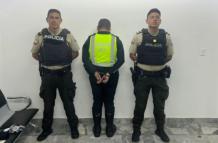 agente de tránsito detenido