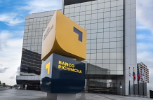 La fachada de uno de los edificios del Banco Pichincha.