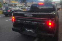 Según la AMT, el conductor de la camioneta circulaba con las placas de vehículo ocultas sobre la autopista Rumiñahui.