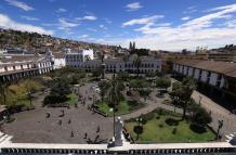 Una vista panorámica de la Plaza Grande, en el Centro Histórico de Quito.