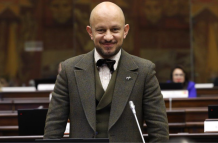 Andrés Castillo, asambleísta de ADN, conocido por el uso de sátira contra adversarios políticos.