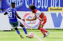 Técnico Universitario recibe a Emelec en el estadio Bellavista.