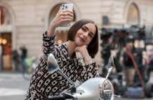 La moda sigue siendo protagonista en Emily en Paris temporada 5.