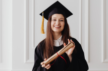 Becas para ecuatorianos en áreas de innovación y tecnología con apoyo de Women Economic Forum.
