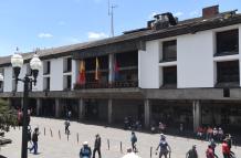 La fachada del Municipio de Quito, en donde trabajan el alcalde y concejales, que ganan alrededor de 2.530 dólares.