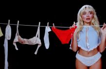 Sesión de fotos de Sabrina Carpenter para su disco Man's best friend.