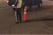 Imagen referencial de un cierre vial. Los agentes civiles cercaron el lugar, luego de que una persona falleció atropellada