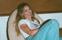 Hilary Duff en su firma de contrato discográfico.