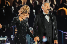 Karol G y Andrea Bocelli en el Vaticano