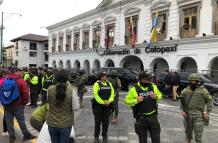 El plantón en Cotopaxi exigió insumos médicos para pacientes renales.