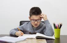 Metaanálisis Revela el Impacto de la Ortografía en la Lectura con Dislexia