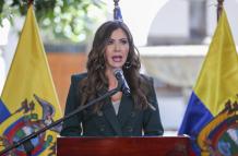 Kristi Noem en su visita en Ecuador